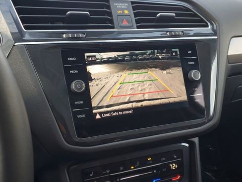 Used 2022 Volkswagen Tiguan SE w/ Panoramic Sunroof Package image 30