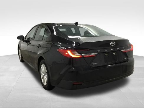 Used 2025 Toyota Camry SE FWD image 13