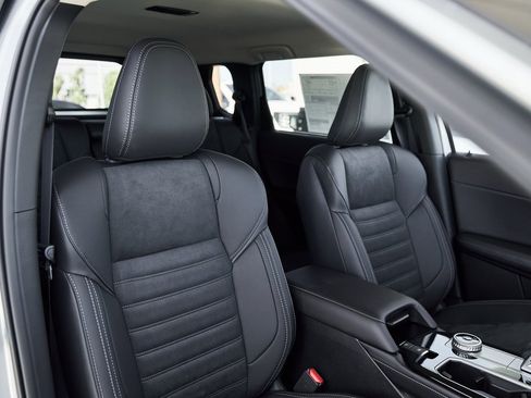 New 2025 Mitsubishi Outlander SE image 28