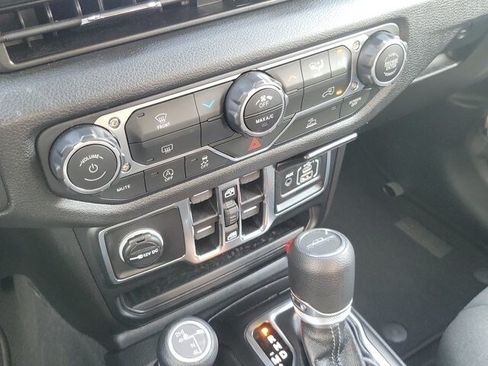Certified 2025 Jeep Gladiator Sport AWD/4WD image 29
