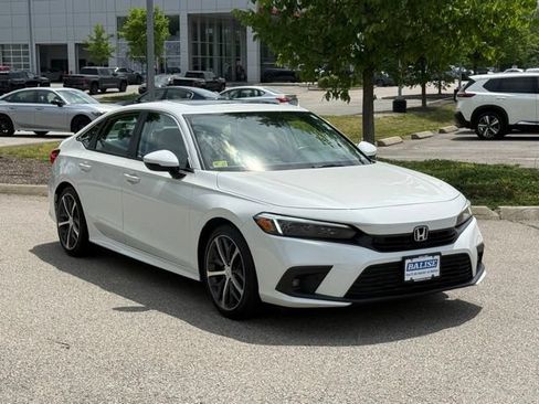 Used 2024 Honda Civic Touring image 3