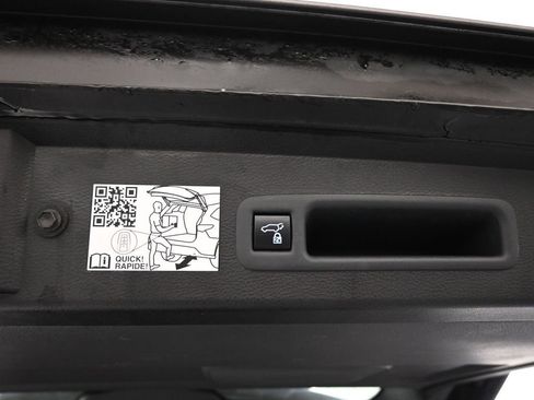 Used 2021 Toyota Sienna XLE FWD image 24