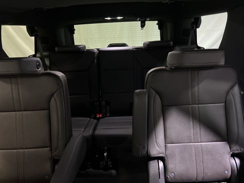 Used 2025 Chevrolet Tahoe High Country AWD/4WD image 19