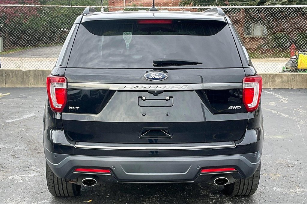 Used 2018 Ford Explorer XLT w/ Equipment Group 202A AWD/4WD image 3