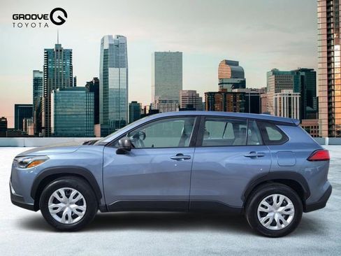Used 2023 Toyota Corolla Cross L image 2