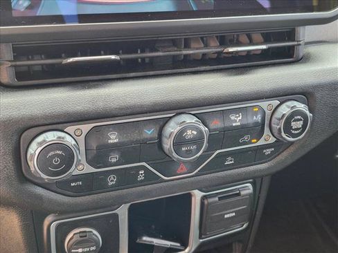 Used 2024 Jeep Gladiator Sport AWD/4WD image 21