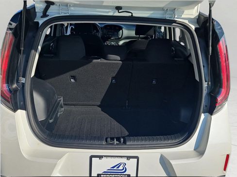 Used 2025 Kia Soul LX w/ LX Technology Package FWD image 16