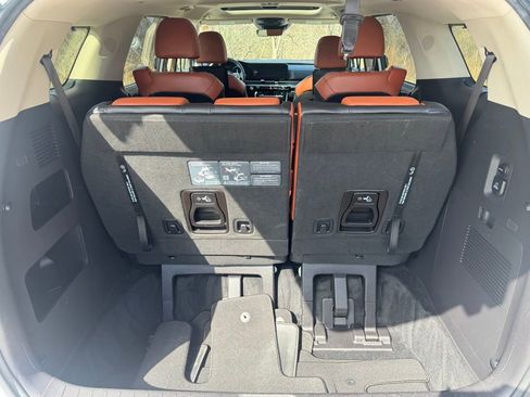 Used 2024 Kia Carnival SX Prestige image 33
