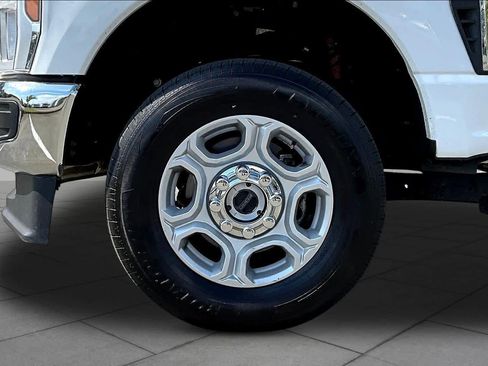 Used 2025 Ford F250 XLT image 11