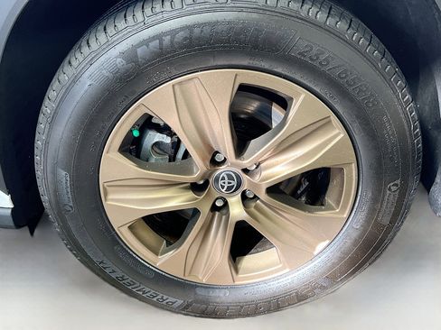 Used 2023 Toyota Highlander Bronze Edition image 14