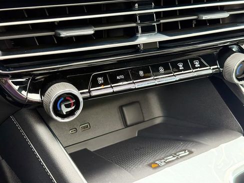 New 2026 Chevrolet Traverse LT w/ Sun and Wheel Package image 15