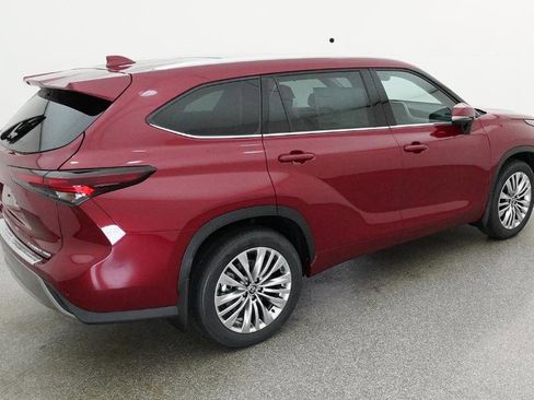New 2026 Toyota Highlander Platinum AWD/4WD image 15
