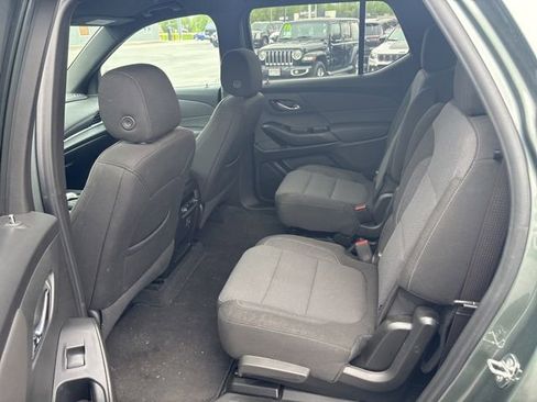 Used 2023 Chevrolet Traverse LT w/ Rear Camera Mirror Package AWD/4WD image 16
