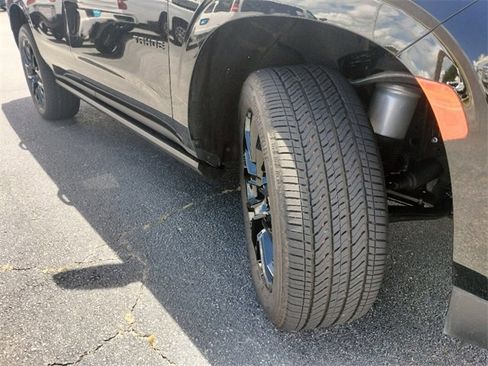 Used 2024 Chevrolet Tahoe High Country image 14