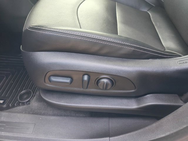 Used 2022 GMC Terrain SLT w/ Infotainment Package II AWD/4WD image 16