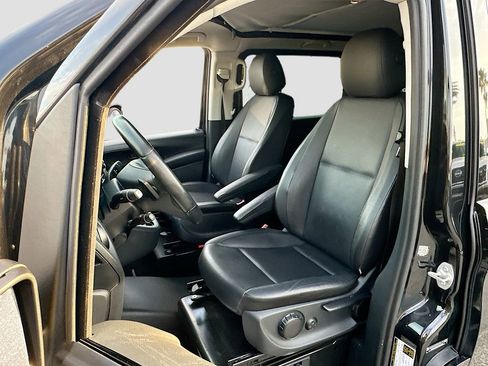 Used 2018 Mercedes-Benz Metris Passenger image 19