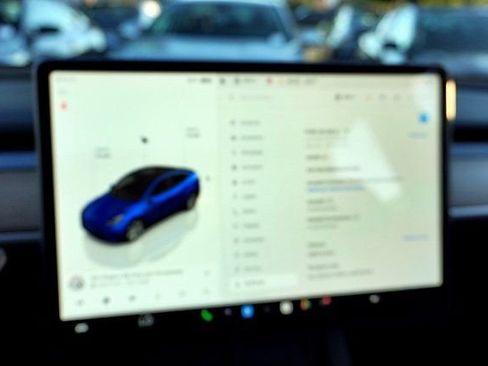 Used 2023 Tesla Model Y Long Range image 30