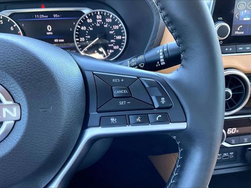 Used 2025 Nissan Sentra SV w/ SV Premium Package FWD image 25