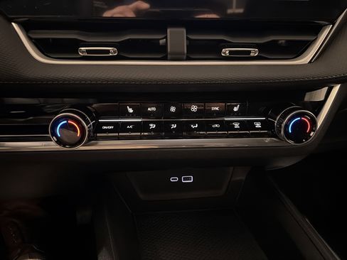 New 2026 Chevrolet Equinox LT w/ Convenience Package II image 21