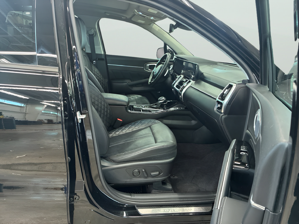 Certified 2023 Kia Sorento SX AWD/4WD image 22