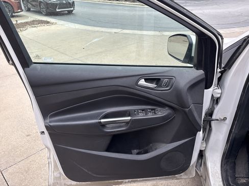 Used 2019 Ford Escape SE image 13