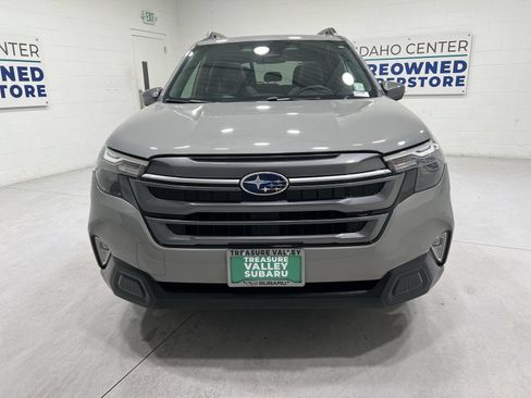 Used 2025 Subaru Forester Premium w/ Convenience Package #1 AWD/4WD image 3