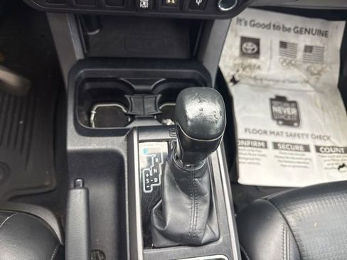 Used 2020 Toyota Tacoma TRD Off-Road w/ TRD Premium Off Road Package image 17