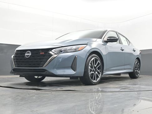 New 2025 Nissan Sentra SR image 24