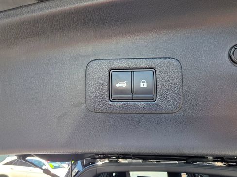 Used 2022 Nissan Armada SL w/ Midnight Edition Package RWD image 12