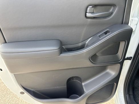 Used 2023 Nissan Frontier S w/ Tow Package image 11