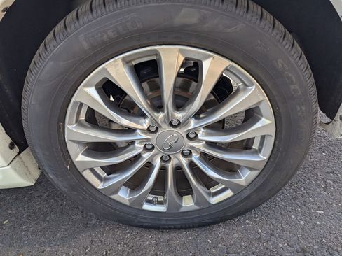 Used 2017 INFINITI QX80 4WD w/ Driver Assistance Package image 8