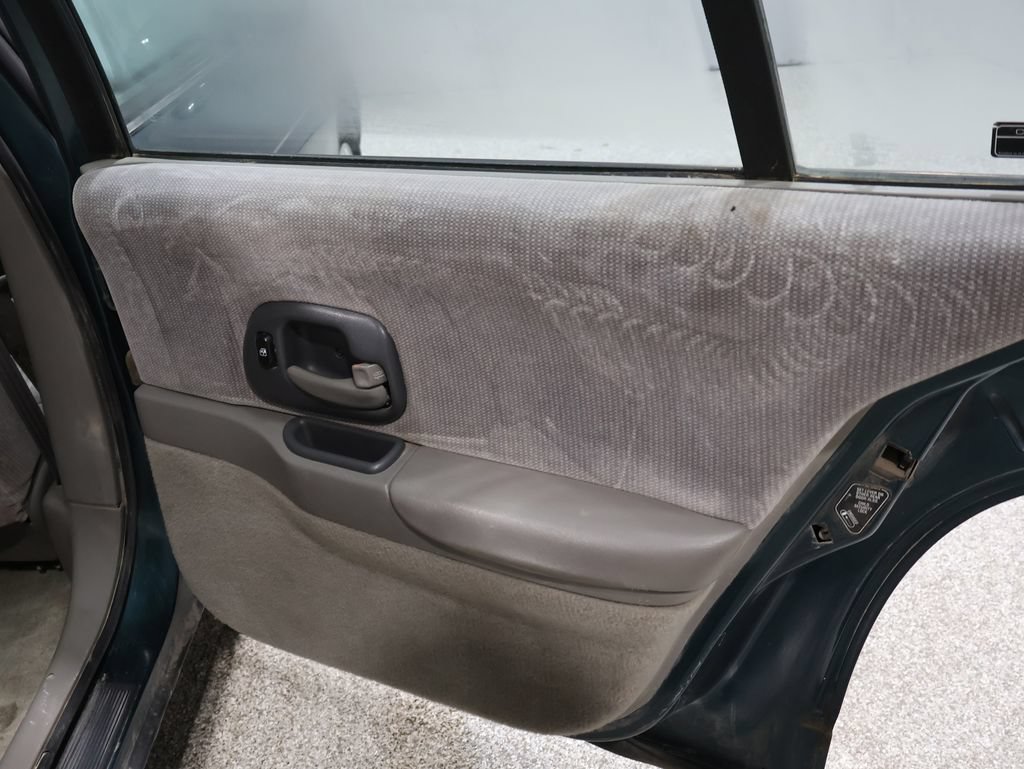 Used 2000 Chevrolet Lumina w/ Preferred Equipment Group FWD image 22