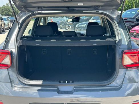 Used 2025 Hyundai Venue SEL FWD image 13