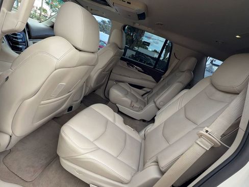 Used 2015 Cadillac Escalade Luxury image 31