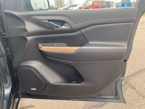 Used 2019 GMC Acadia Denali w/ Technology Package AWD/4WD image 33