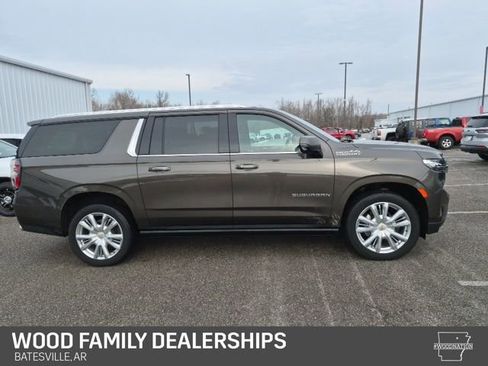 Used 2021 Chevrolet Suburban High Country w/ Premium Package image 4