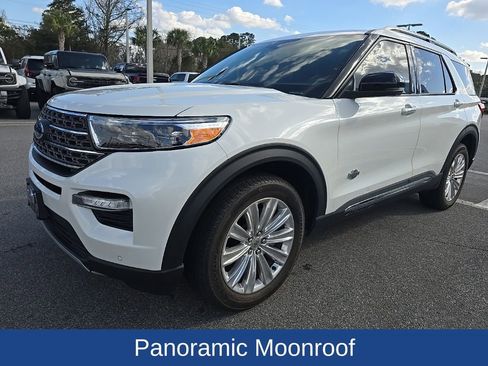 Used 2023 Ford Explorer King Ranch w/ Technology Package image 4