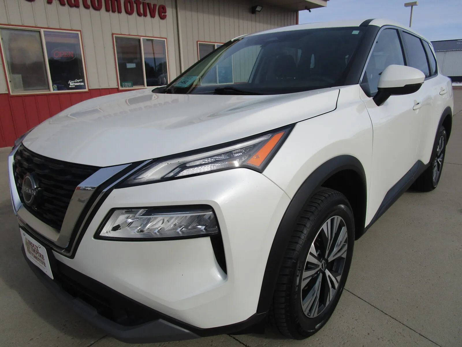 Used 2022 Nissan Rogue SV AWD/4WD image 3