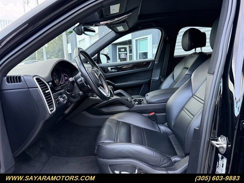 Used 2021 Porsche Cayenne Coupe image 45