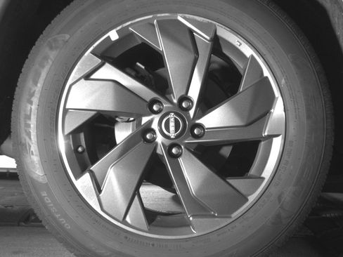 Used 2025 Nissan Rogue SV FWD image 15