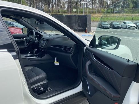 New 2024 Maserati Levante GT Ultima image 38