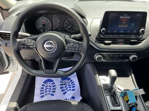 Used 2025 Nissan Altima 2.5 S FWD image 7