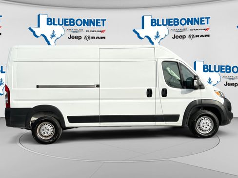 Used 2026 RAM ProMaster 2500 w/ Convenience Group FWD image 4