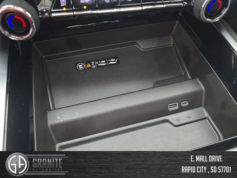 Used 2025 Chevrolet Tahoe High Country AWD/4WD image 36