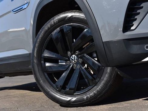 Certified 2022 Volkswagen Atlas Cross Sport SE w/ Panoramic Sunroof Package image 3