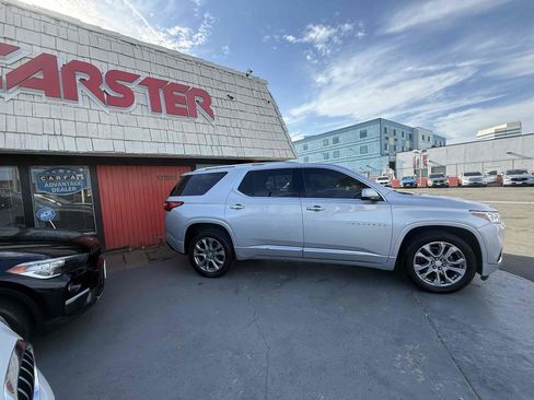 Used 2018 Chevrolet Traverse Premier image 2