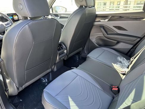 New 2026 Volkswagen Tiguan SE R-Line FWD image 10