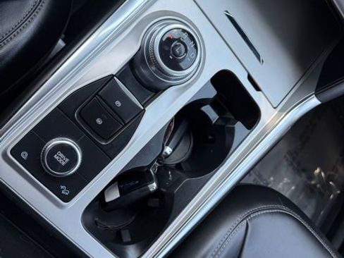 Used 2022 Ford Explorer XLT w/ Equipment Group 202A image 36