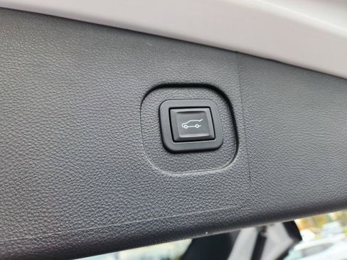 Used 2017 GMC Terrain SLT w/ Open Road Package image 26