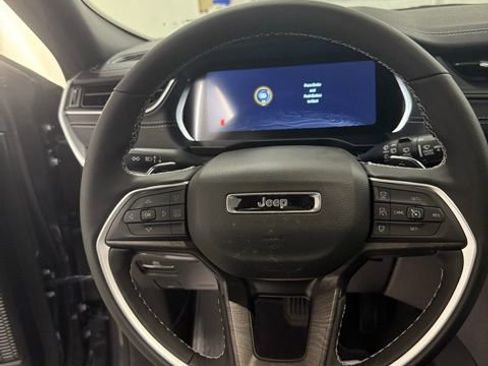 New 2025 Jeep Grand Cherokee L Limited w/ Luxury Tech Group II image 15